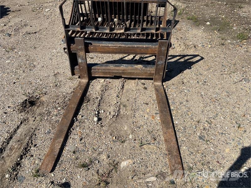 John Deere 48 in Skid Steer Forks Gabeln