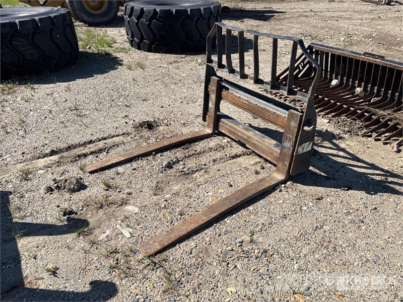 John Deere 48 in Skid Steer Forks Gabeln