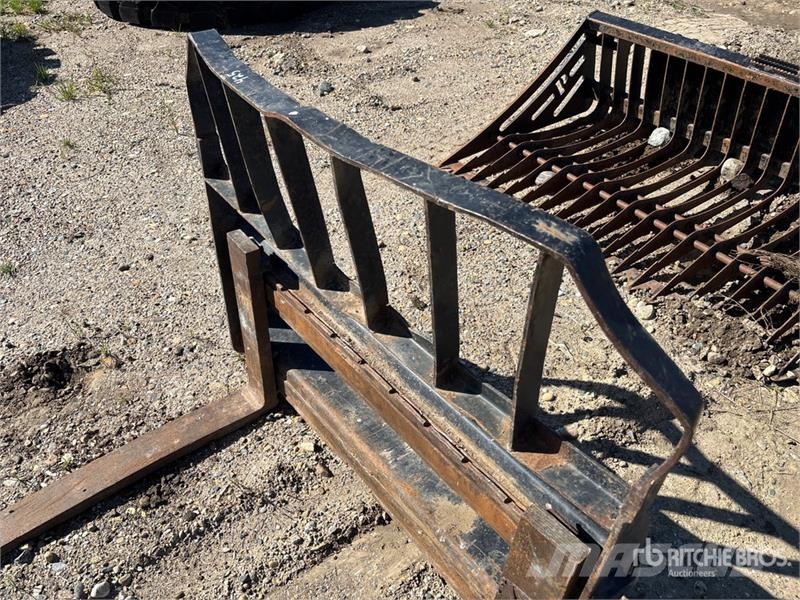 John Deere 48 in Skid Steer Forks Gabeln