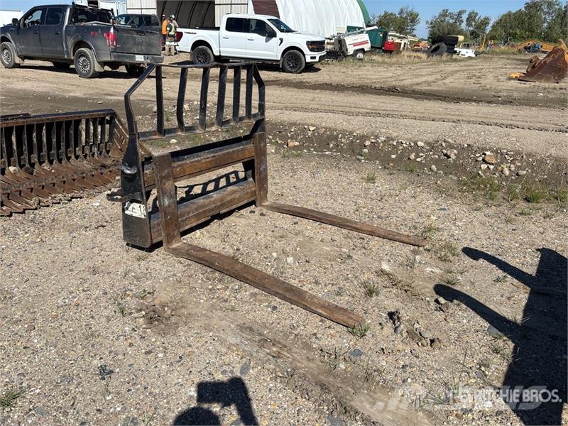 John Deere 48 in Skid Steer Forks Gabeln