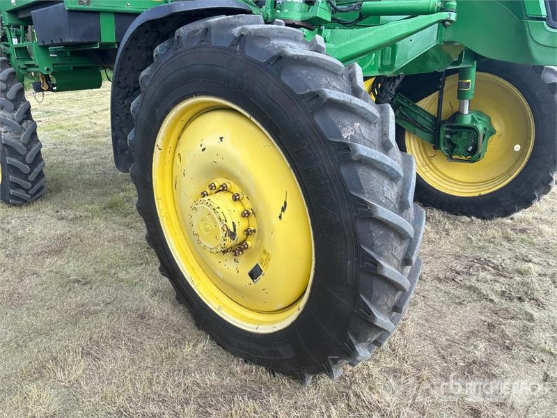 John Deere 4830 Iseliikuvad pritsid
