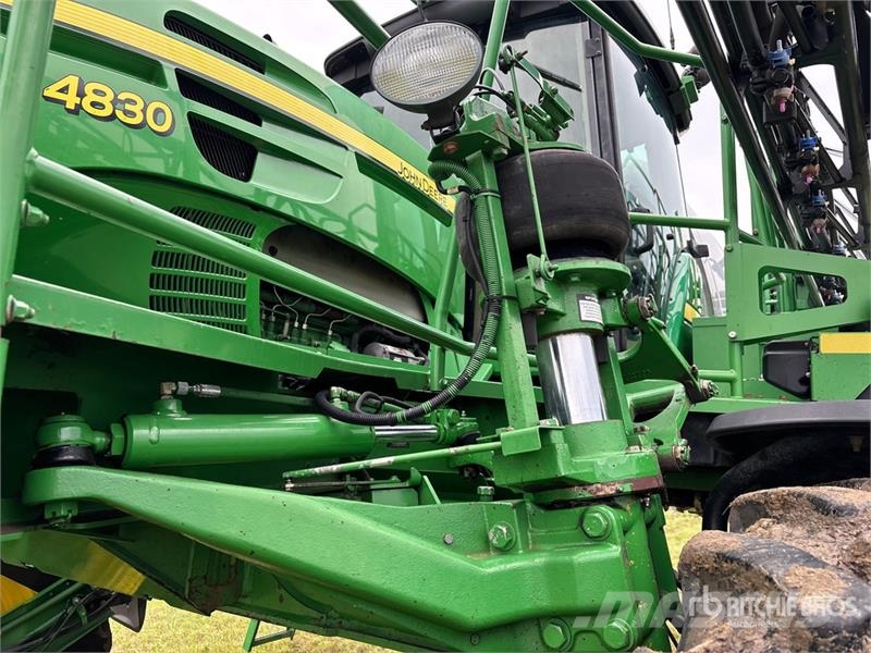 John Deere 4830 رشاشات ذاتية الحركة
