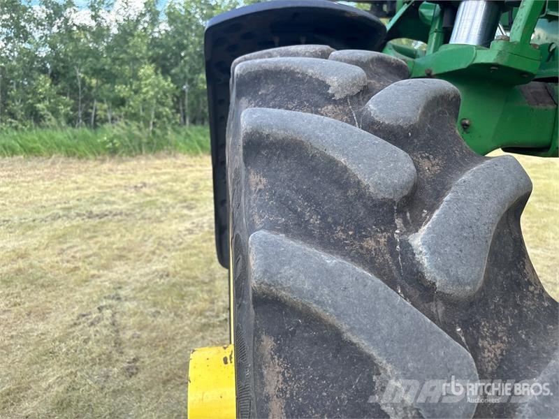 John Deere 4830 Iseliikuvad pritsid