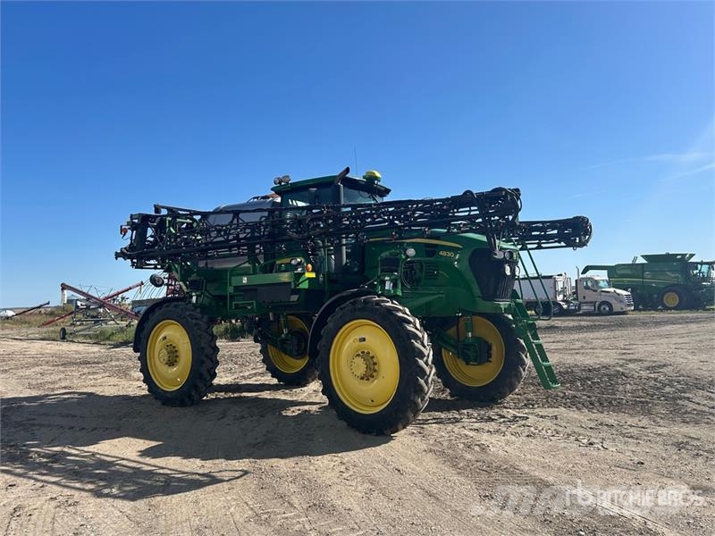 John Deere 4830 رشاشات ذاتية الحركة