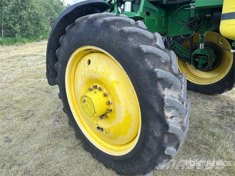 John Deere 4830 Iseliikuvad pritsid