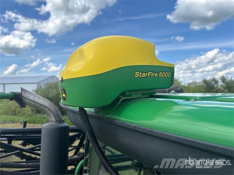 John Deere 4830 Iseliikuvad pritsid