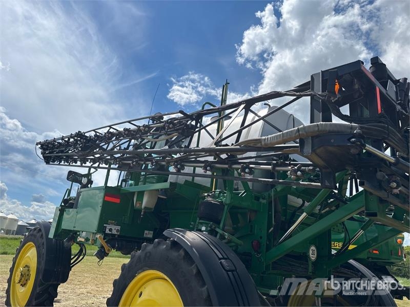 John Deere 4830 Iseliikuvad pritsid