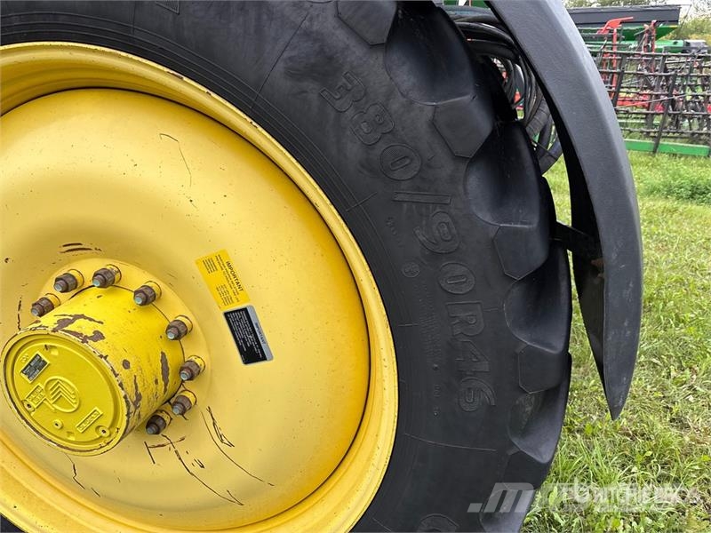John Deere 4830 رشاشات ذاتية الحركة