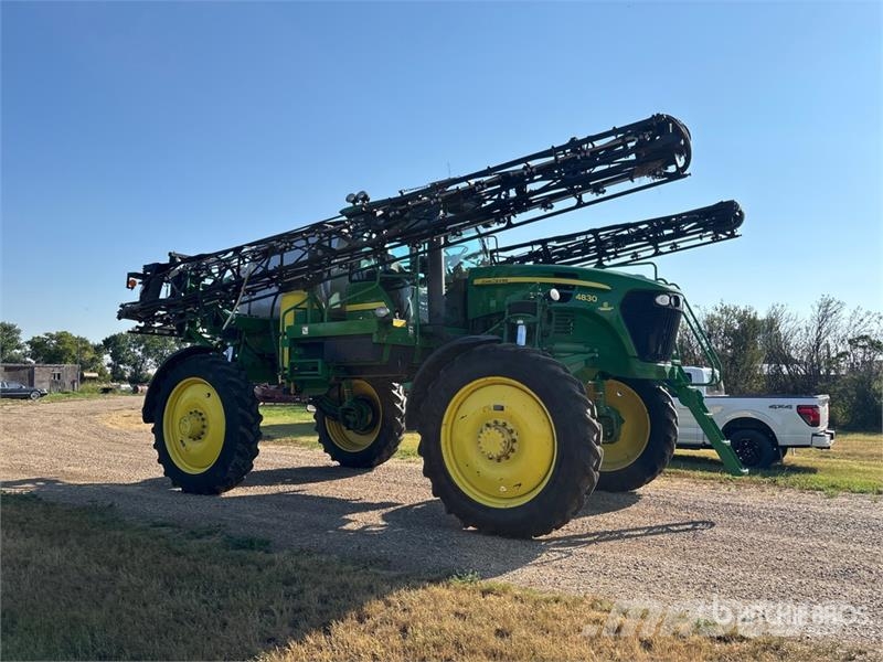 John Deere 4830 Iseliikuvad pritsid
