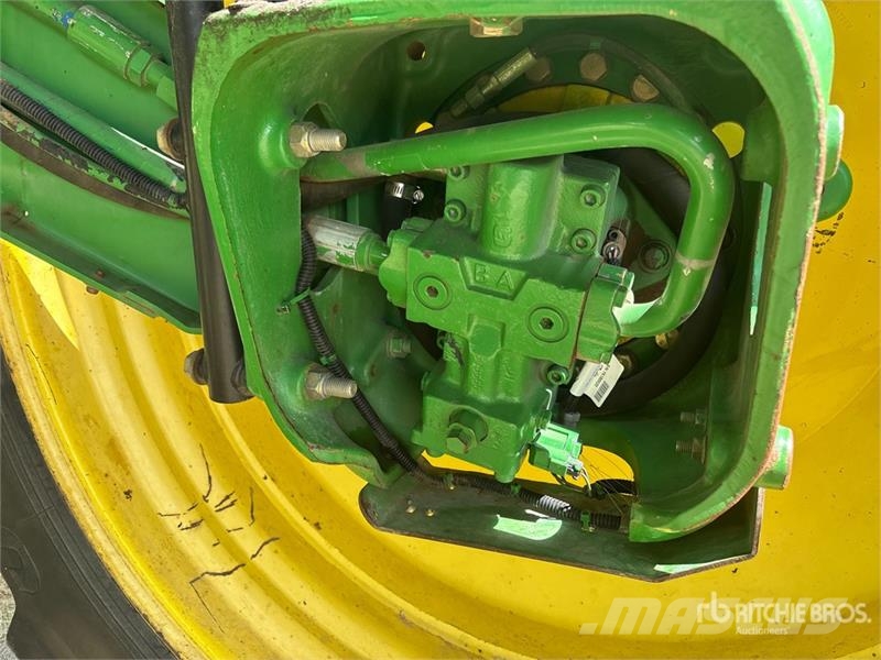 John Deere 4830 Iseliikuvad pritsid