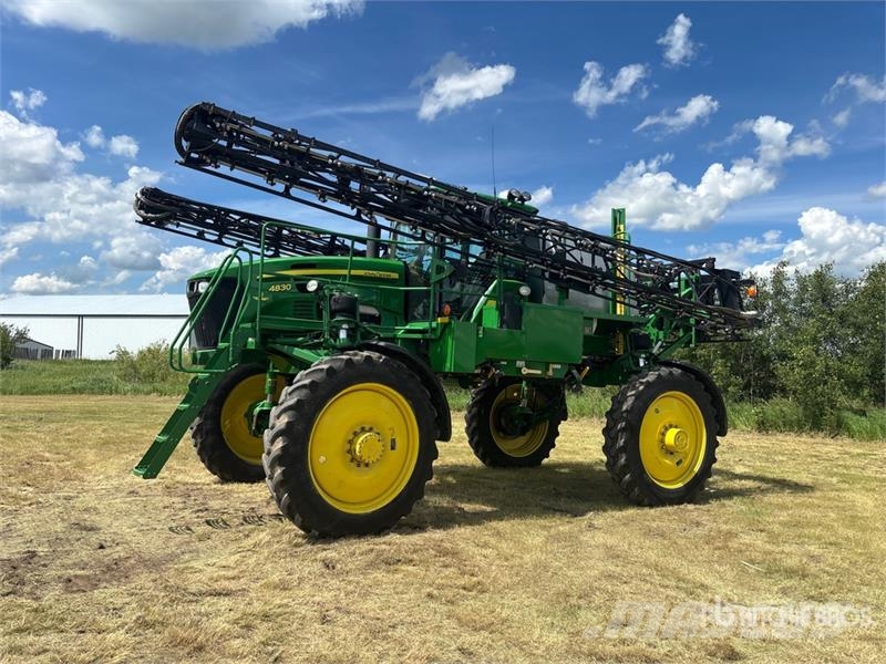 John Deere 4830 Iseliikuvad pritsid