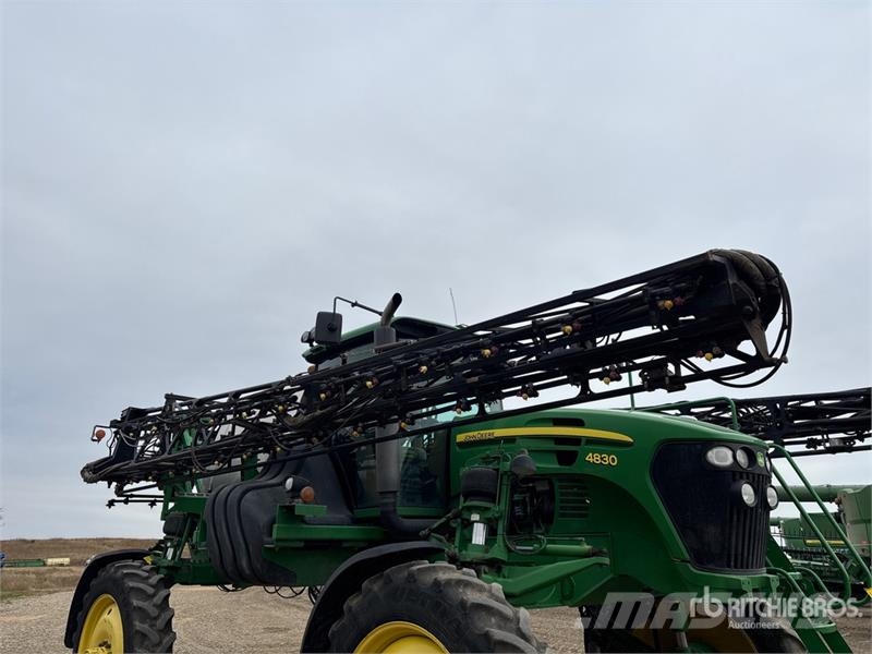 John Deere 4830 Selbstfahrende Sprühgeräte