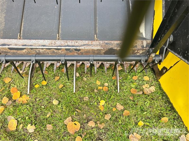 John Deere 4895 Svanser