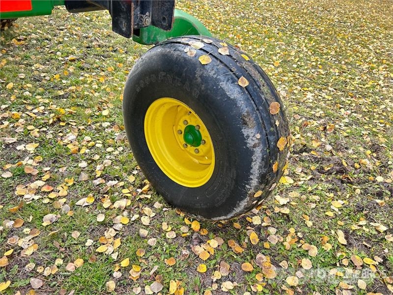 John Deere 4895 Svanser