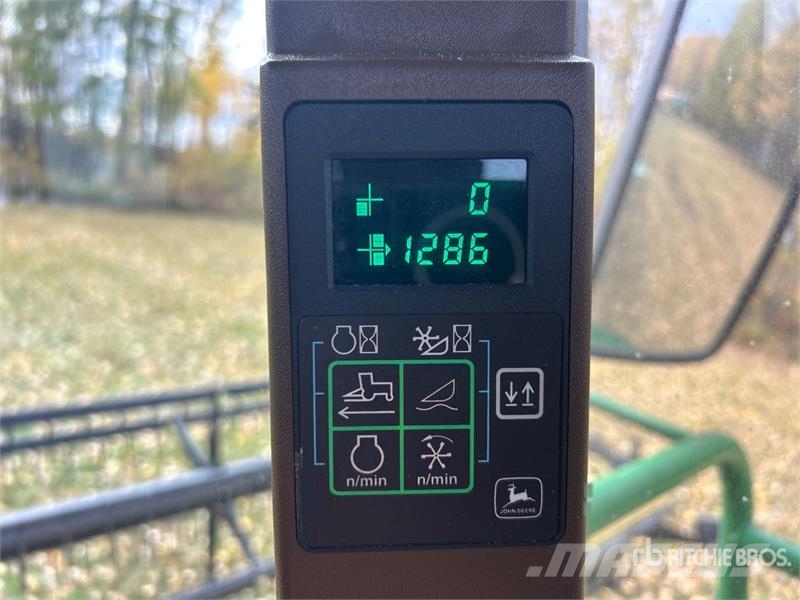 John Deere 4895 Svanser