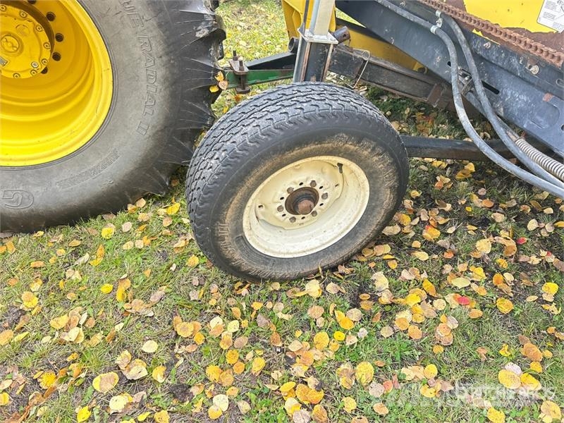 John Deere 4895 Svanser