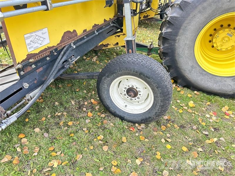 John Deere 4895 Svanser