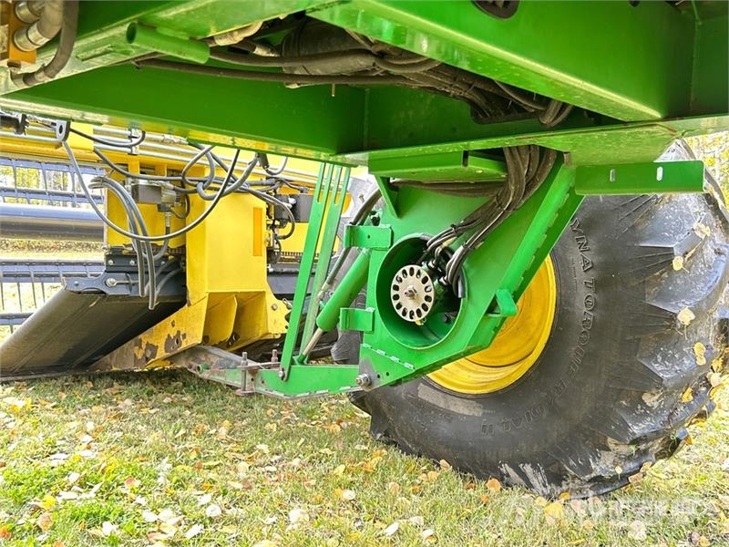 John Deere 4895 Svanser
