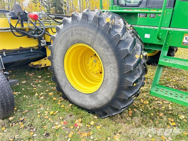 John Deere 4895 Svanser