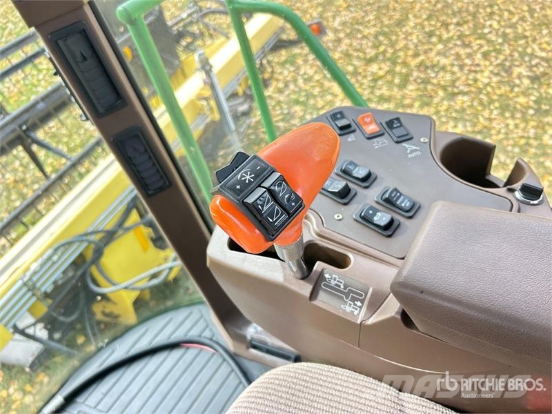 John Deere 4895 Svanser