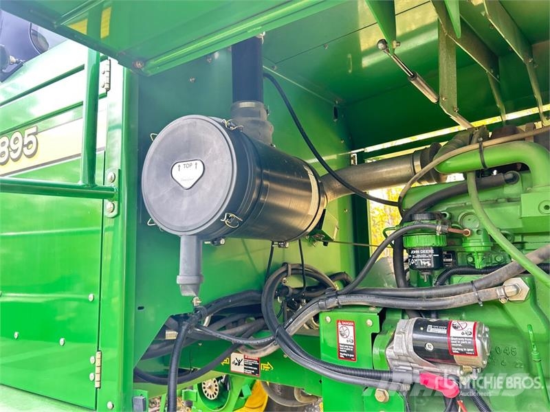 John Deere 4895 Svanser