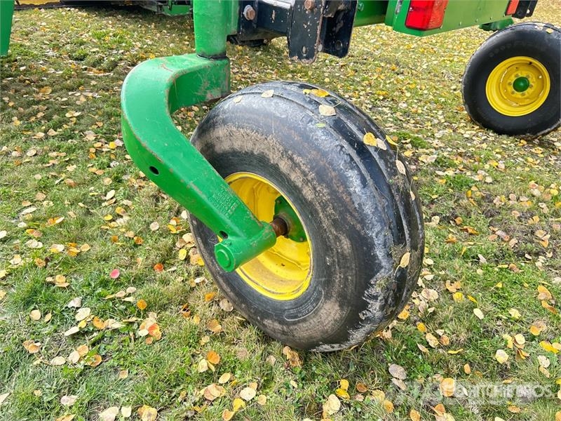 John Deere 4895 Svanser
