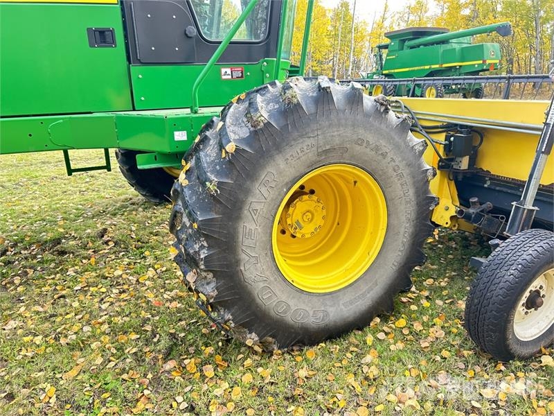 John Deere 4895 Svanser