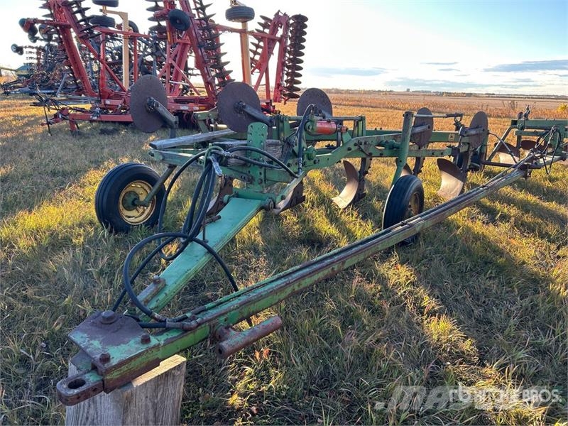 John Deere 5 Bottom Quantity of (2) 5-Bottom Breaking Plow Arados