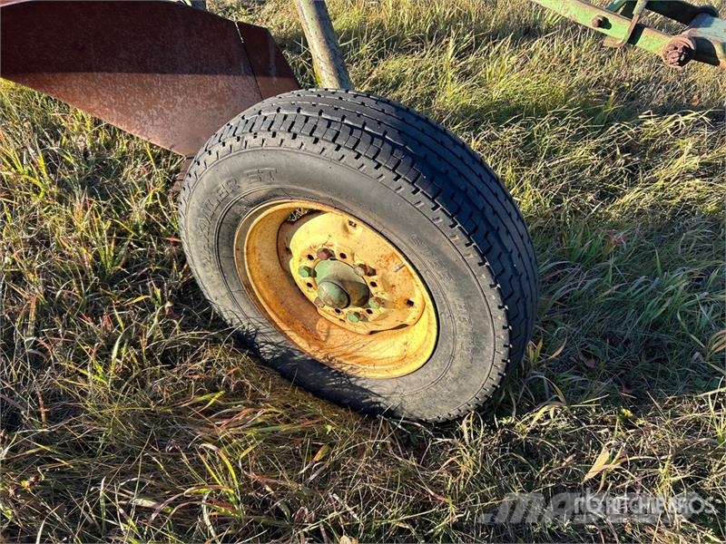 John Deere 5 Bottom Quantity of (2) 5-Bottom Breaking Plow Arados