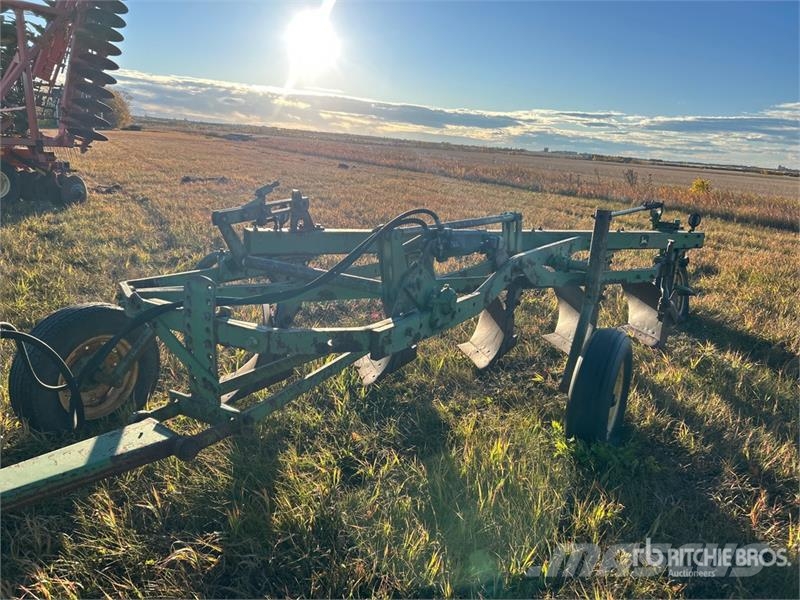 John Deere 5 Bottom Quantity of (2) 5-Bottom Breaking Plow Arados