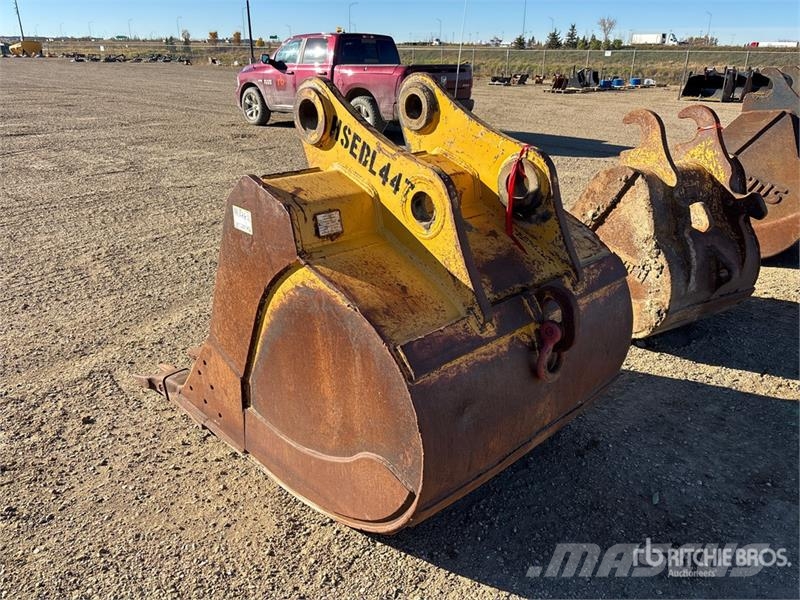 John Deere 52 in Digging Pin Grab Excavator Bucket - Fits 300 Łyżki do ładowarek