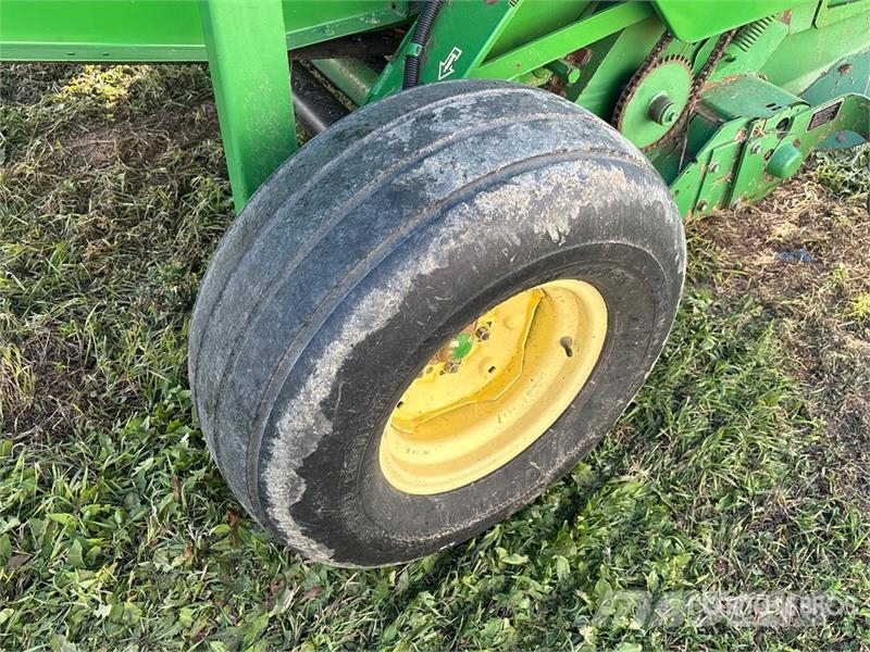 John Deere 567 محزمات مستديرة