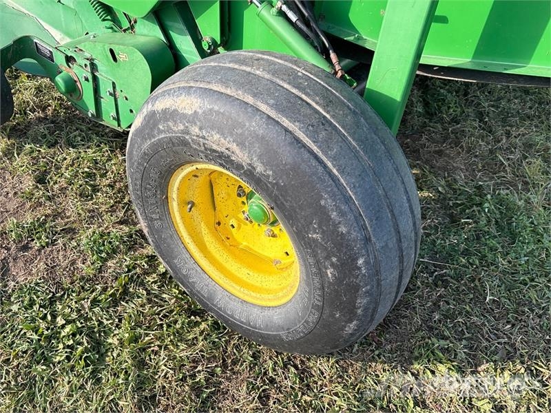 John Deere 567 محزمات مستديرة
