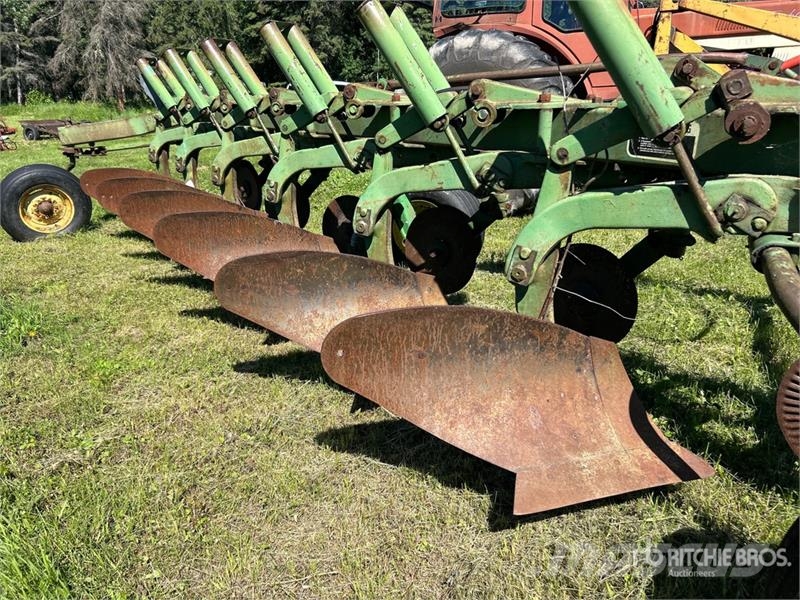 John Deere 6 Bottom Breaking Plow Pluhy