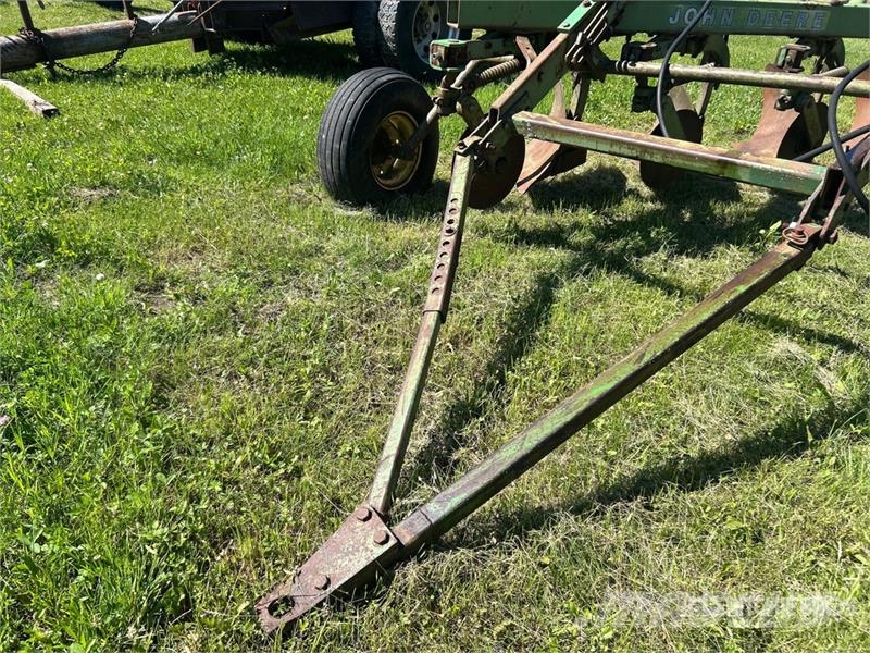 John Deere 6 Bottom Breaking Plow Pluhy