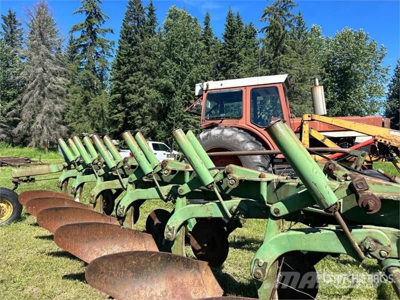 John Deere 6 Bottom Breaking Plow Pluhy