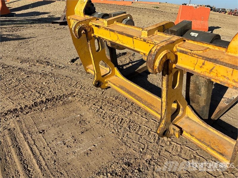John Deere 60 in Wheel Loader Forks - Fits John Deere 724K Vorken