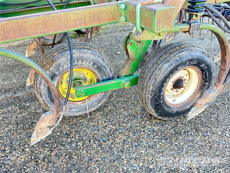 John Deere 610 32 ft Chisel Plow Arados de cinzel