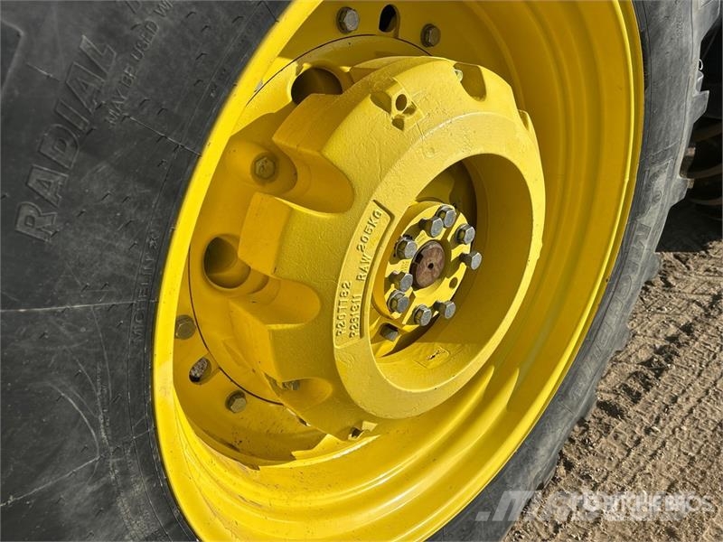 John Deere 6145 4WD Tractor Трактори