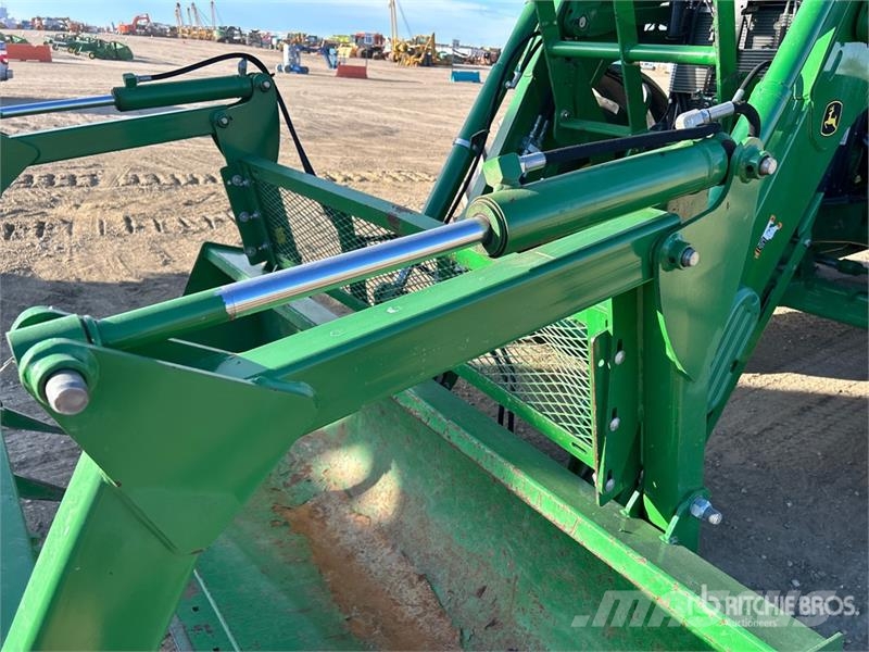 John Deere 6145 4WD Tractor Трактори