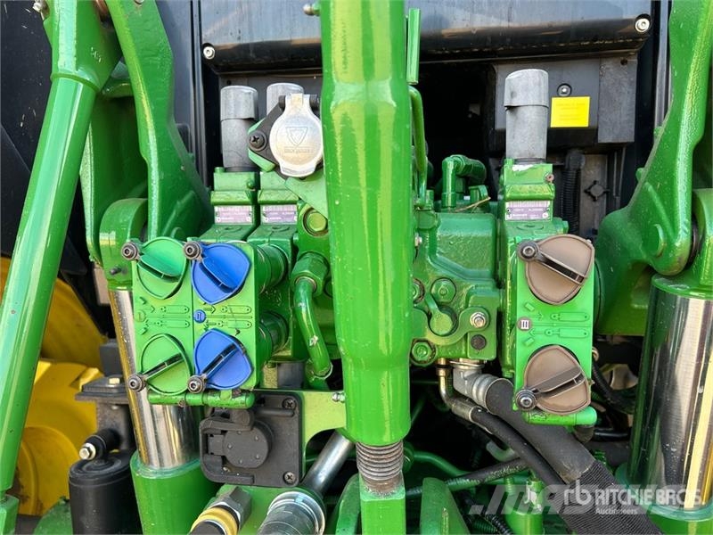 John Deere 6145 4WD Tractor Трактори