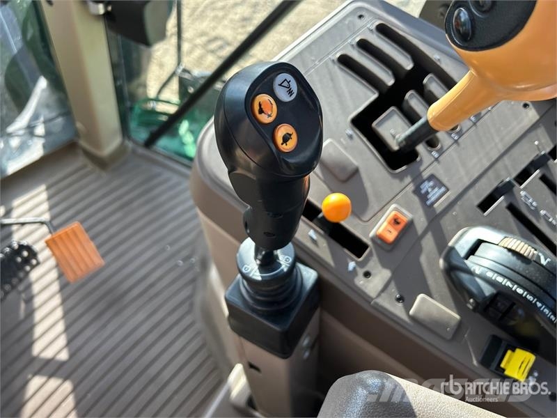 John Deere 6145 4WD Tractor Трактори