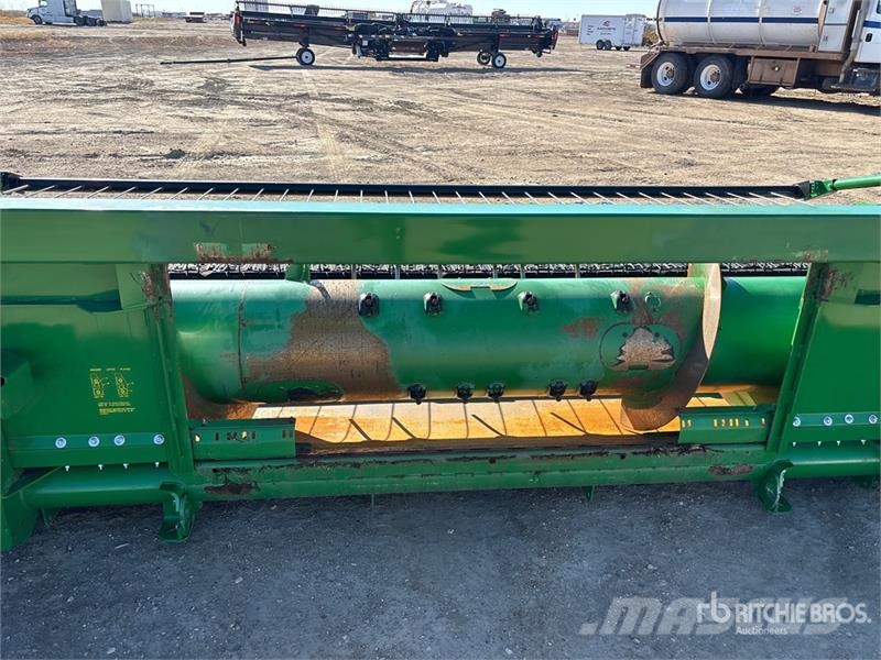 John Deere 615P 15 ft Combine Pickup Header رؤوس الحصادات الدراسات
