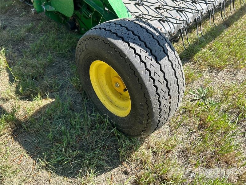 John Deere 615P 15 ft Combine Pickup Header Glave hederi za kombajne