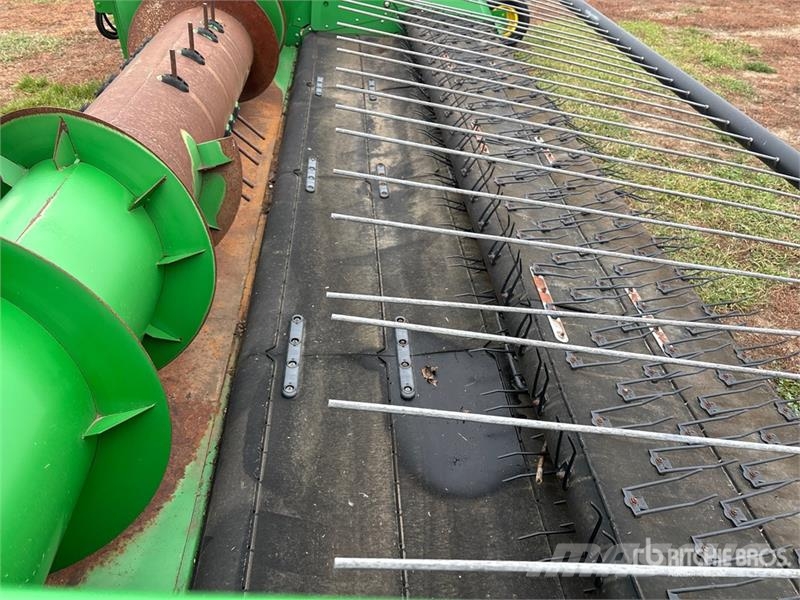John Deere 615P 15 ft Combine Pickup Header Leikkuupöydät