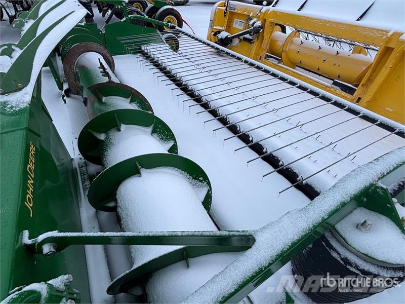 John Deere 615P 15 ft Belt Combine Pickup Header Skärbord
