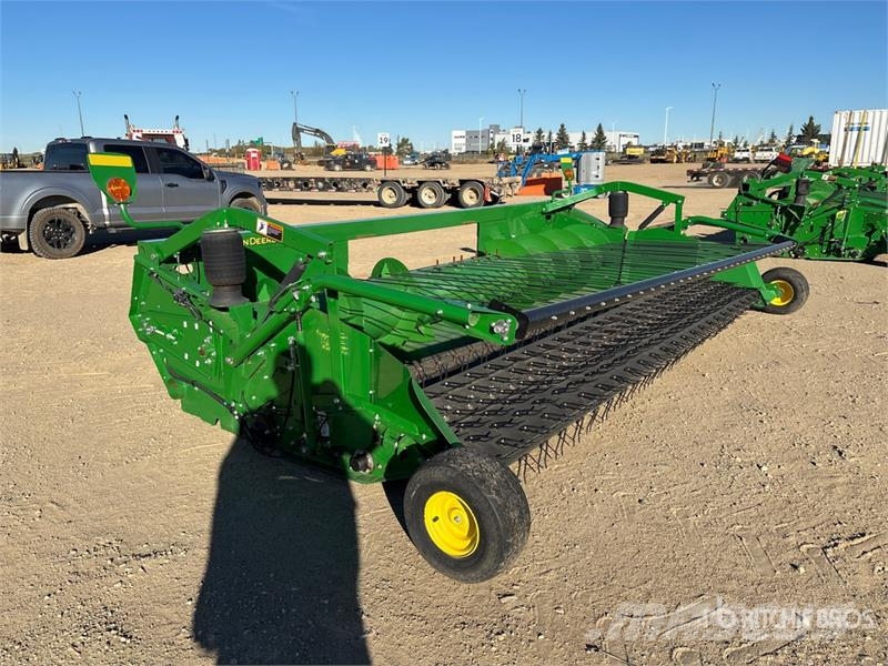 John Deere 615P 15 ft Combine Pickup Header Erntevorsätze