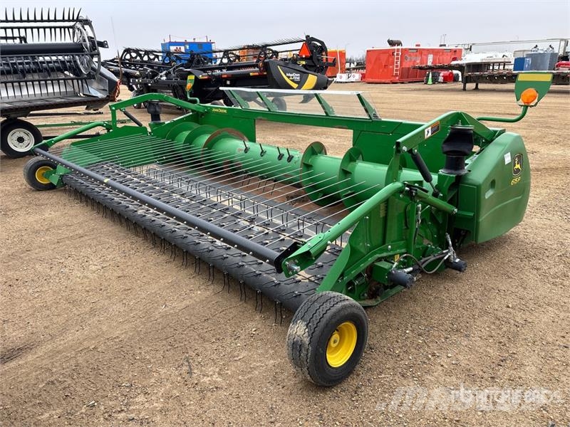 John Deere 615P 15 ft Combine Pickup Header رؤوس الحصادات الدراسات