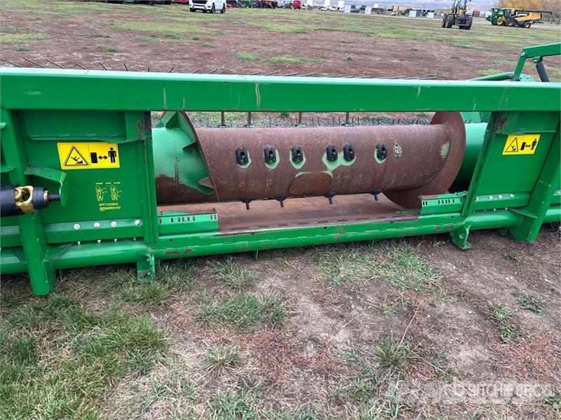 John Deere 615P 15 ft Combine Pickup Header Leikkuupöydät