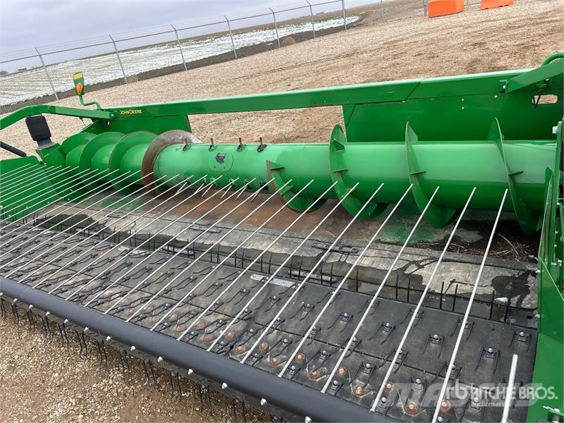 John Deere 615P 15 ft Combine Pickup Header Derliaus nuėmimo kombainų galvos